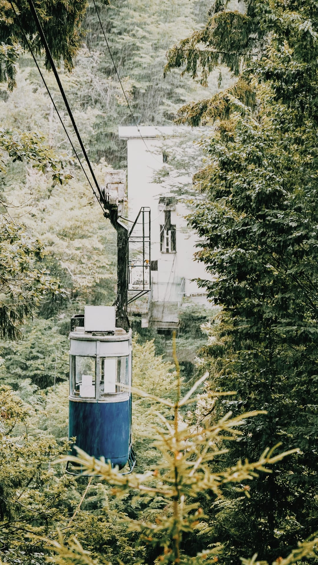 The cable car half way across the gorge