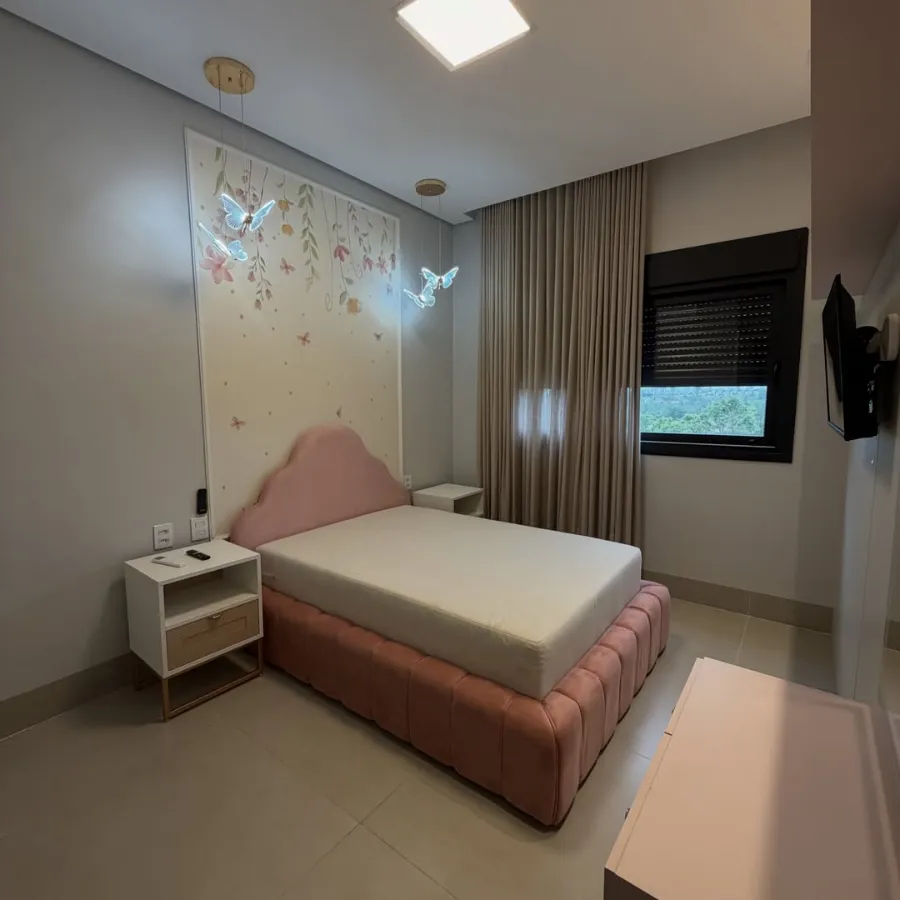 Foto do imóvel 2 - Casa sobrado no Condomínio