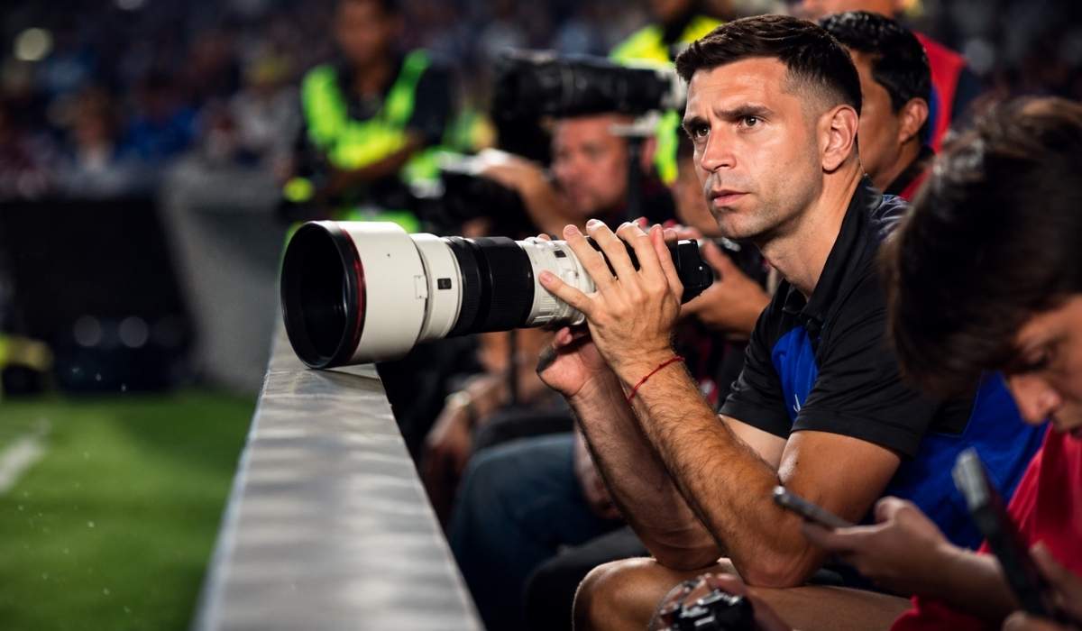 Did Emiliano Martínez Forget He Was Playing and Start Watching the Match?