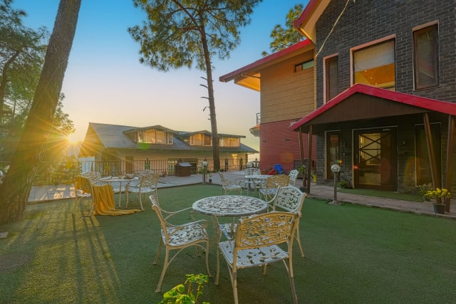 Alaya Stays Golden Meadow Villa — photo 9