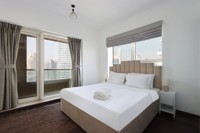 Upgraded 3B with Marina View, Near Promenade — photo 9