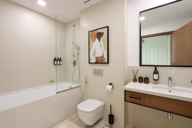 1BR Gem with Stunning Marina Views, Close to Metro — photo 8