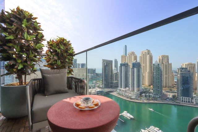 1BR Gem with Stunning Marina Views, Close to Metro — photo 4
