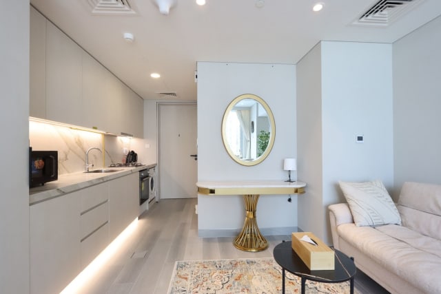 Studio in Dubai Marina with Scenic Views — photo 9