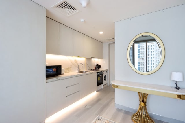 Studio in Dubai Marina with Scenic Views — photo 8