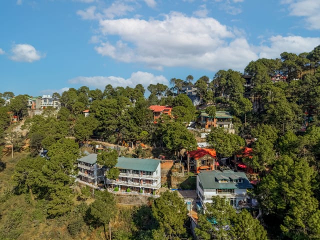 Alaya Stays Golden Meadow Villa — photo 2