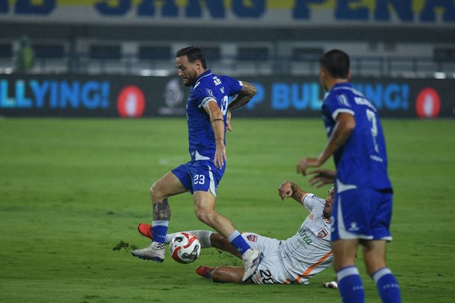 Marc Klok saat Pertandingan