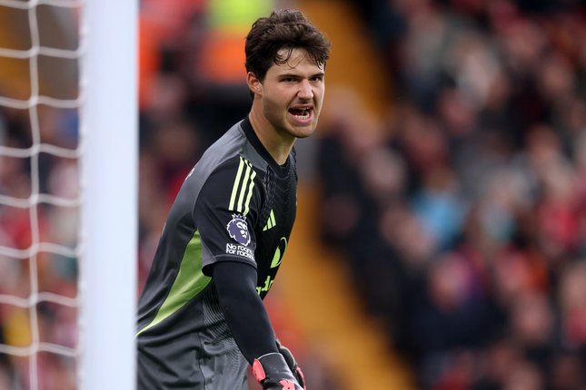 Aksi Senne Lammens di lapangan