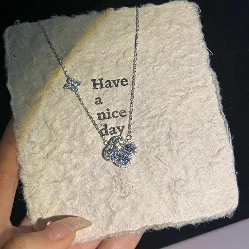 Lucea - el brillo delicado y la elegancia que desprende cada detalle del collar