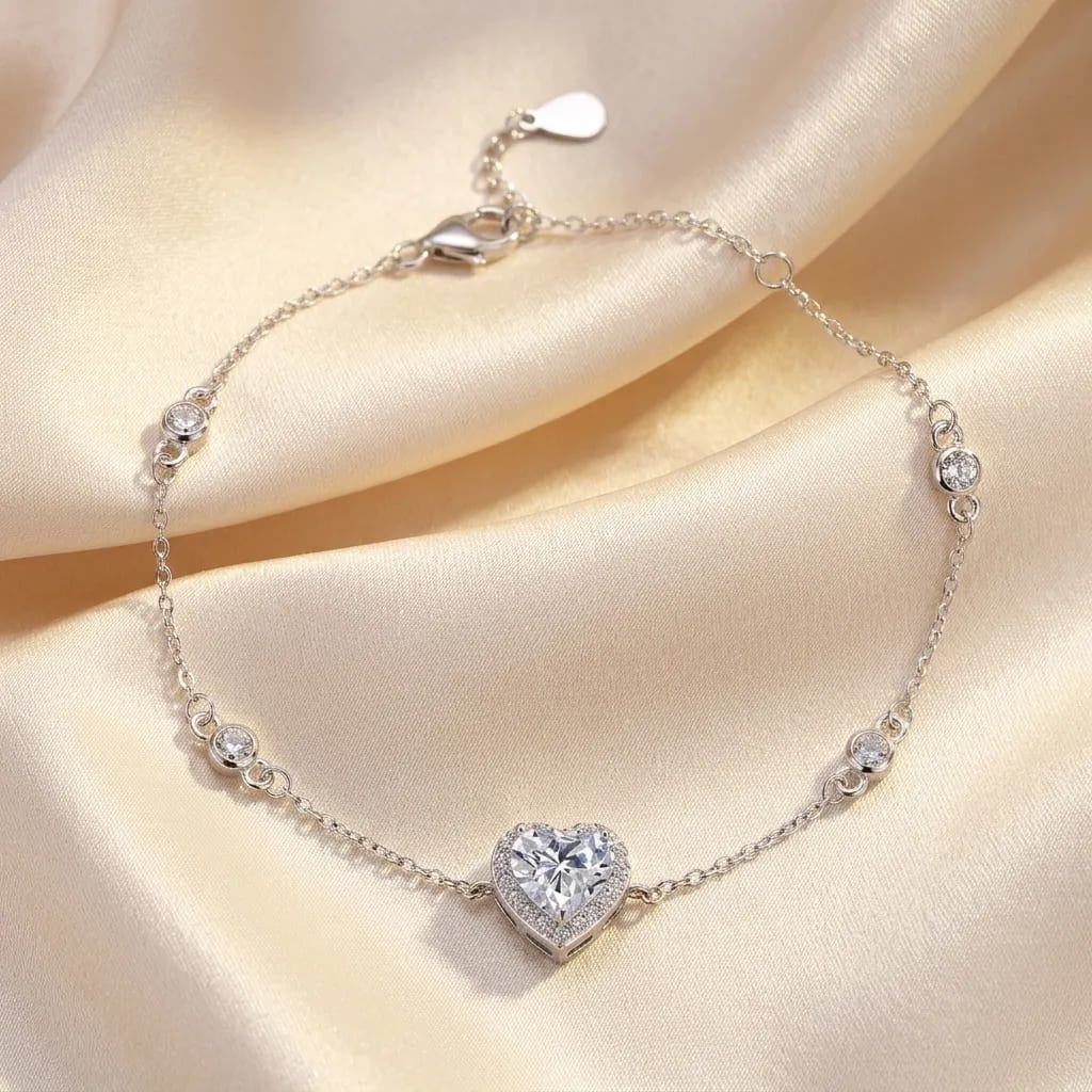 Pulsera de Plata con Corazón de Moissanita y Halo de Diamantes