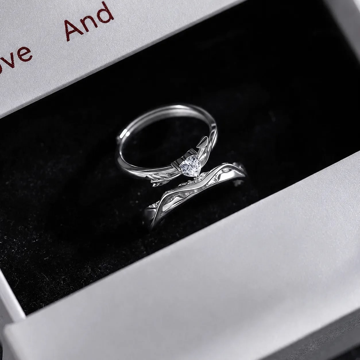 Romance Eterno: Anillo "Flecha de Amor" con Estilo Sofisticado 2