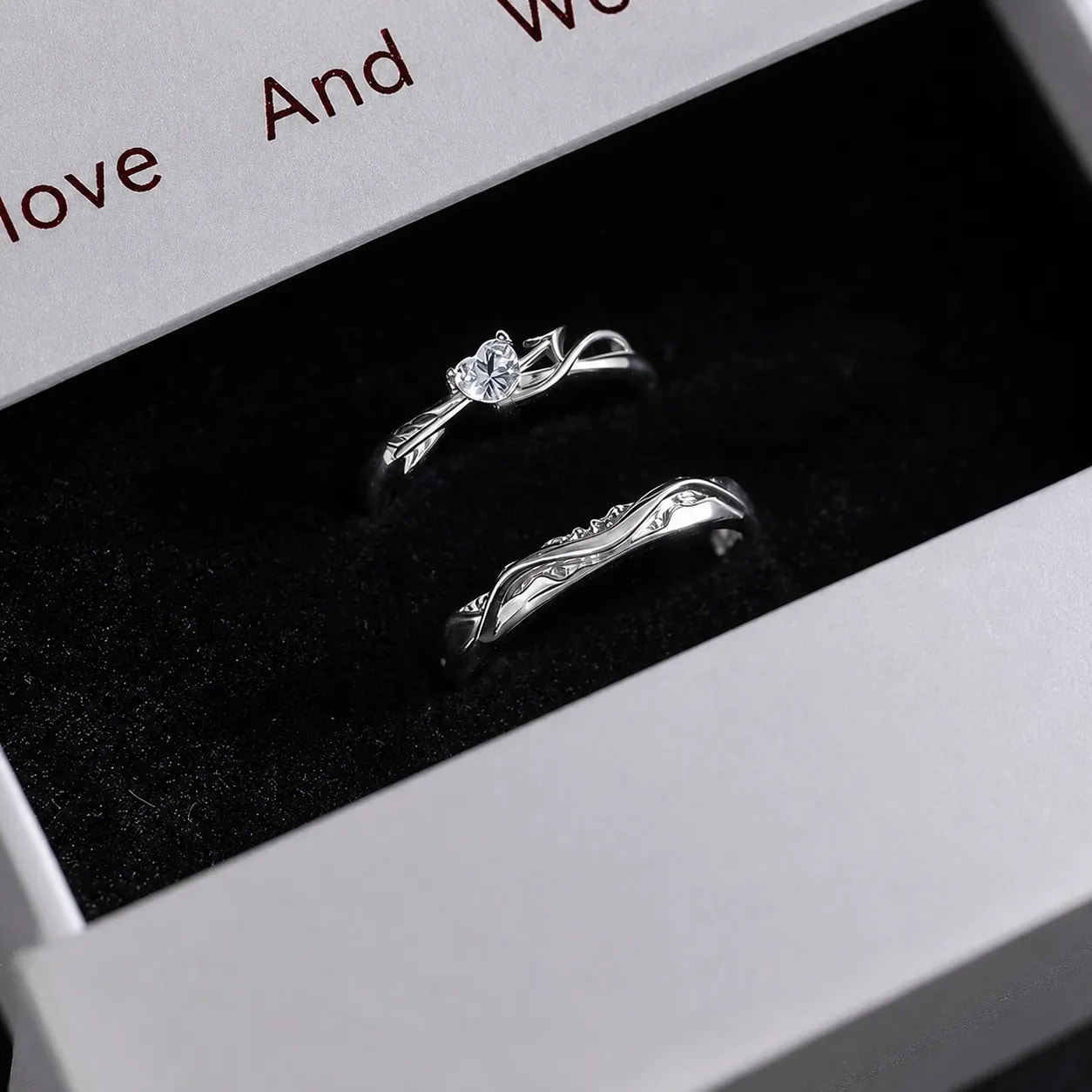 Romance Eterno: Anillo "Flecha de Amor" con Estilo Sofisticado 3
