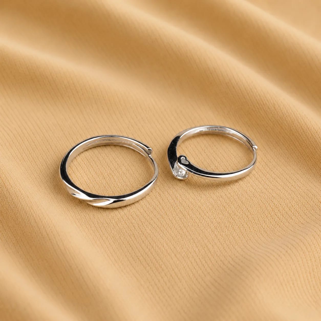 Anillos de Pareja "Lazo Infinito"
