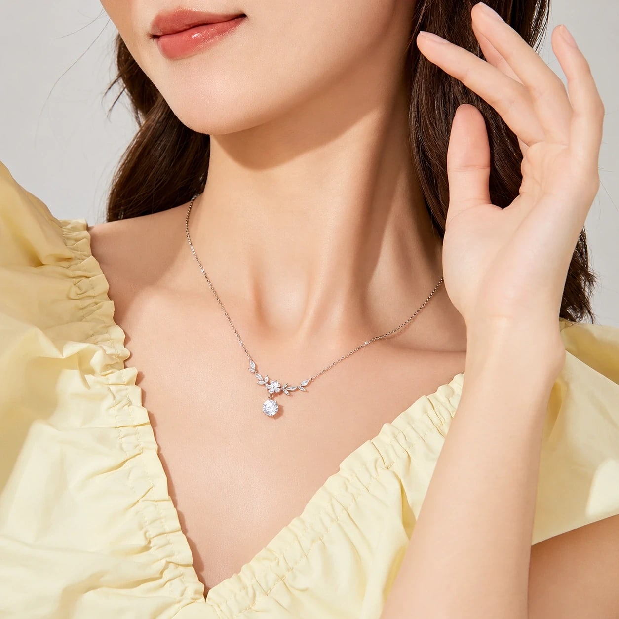 Collar con colgante de flor de glicina 2