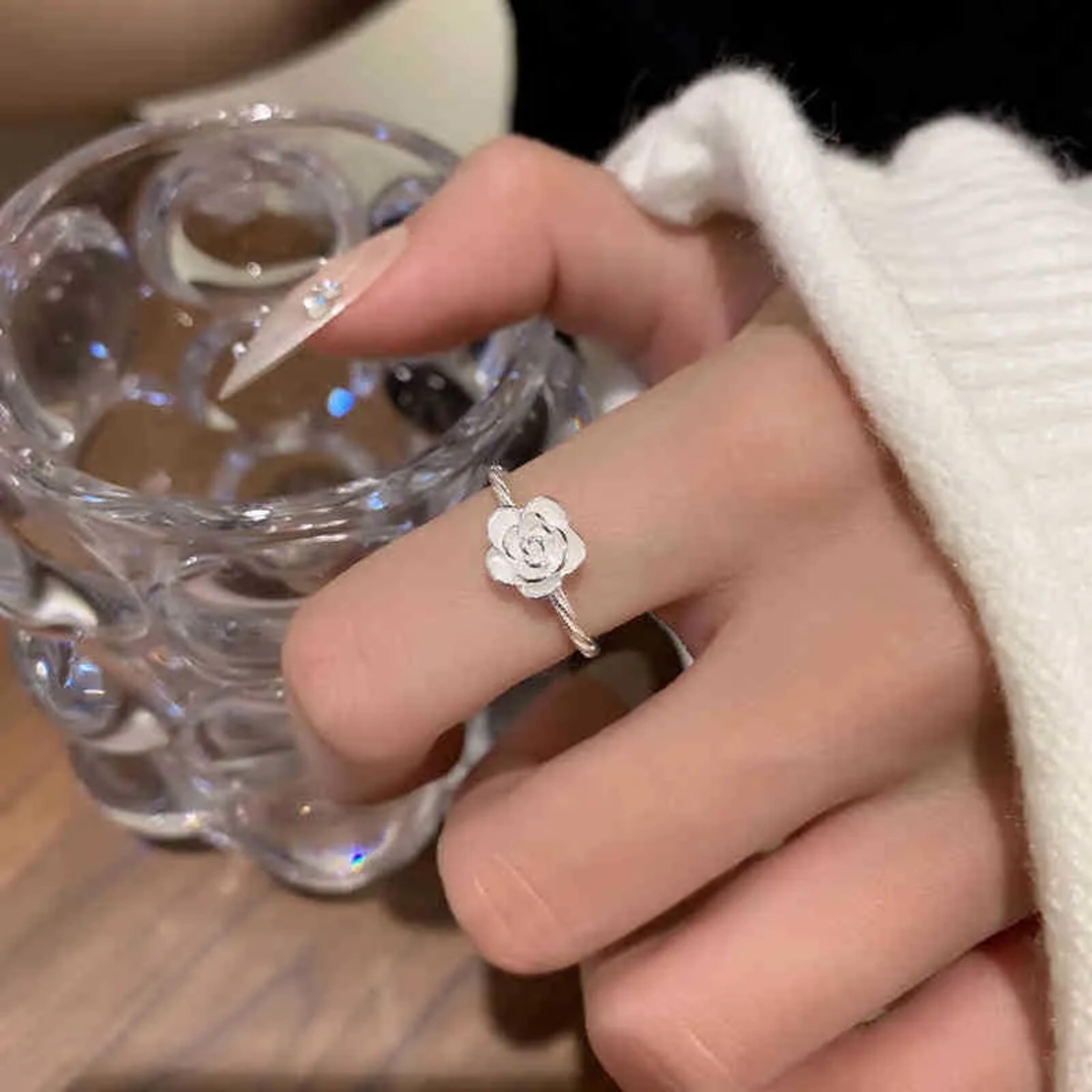 Promesa en Rosa" – Anillo Sofisticado con Diseño Floral 1