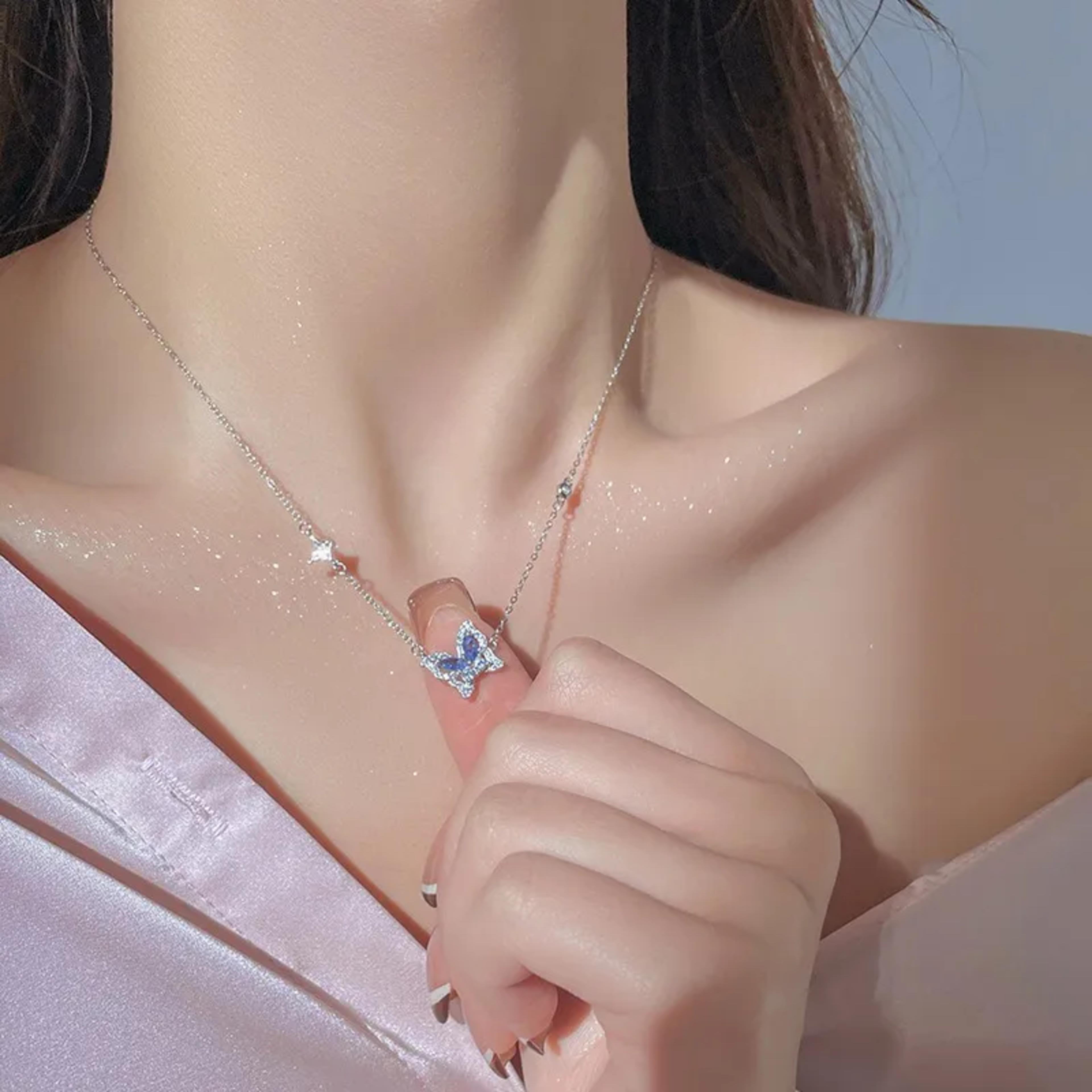 Alma de Mariposa" – Belleza Ligera en Azul Hielo y Plata 1