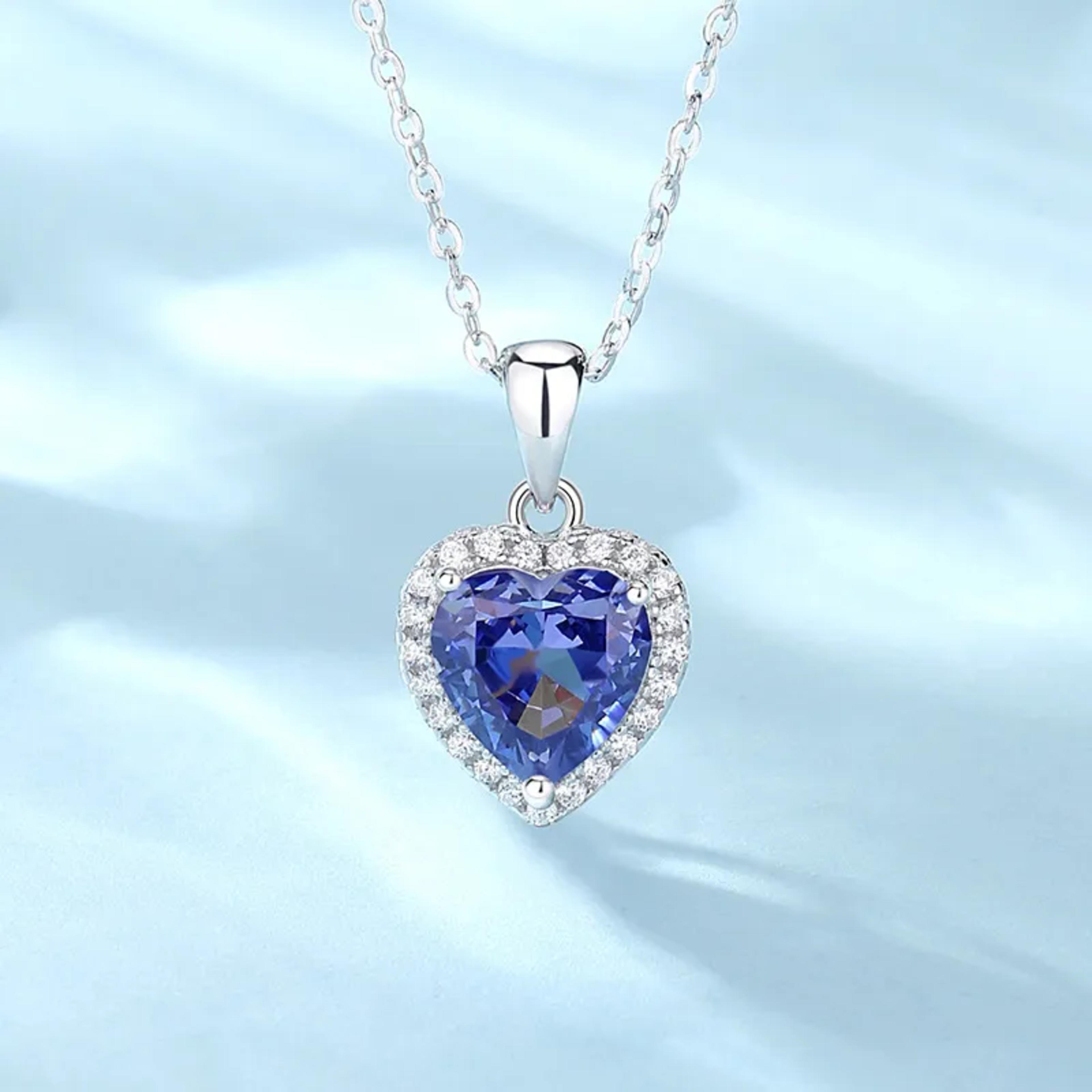 Collar Corazón Celestial – Amor Infinito