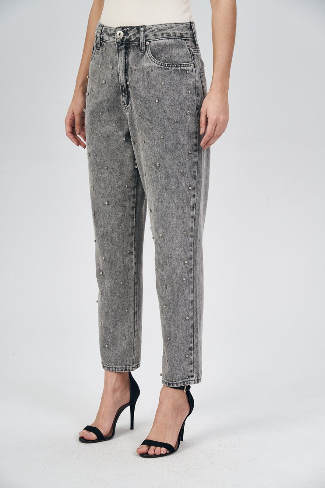 Calça Jeans Mom Aplicações Feminina