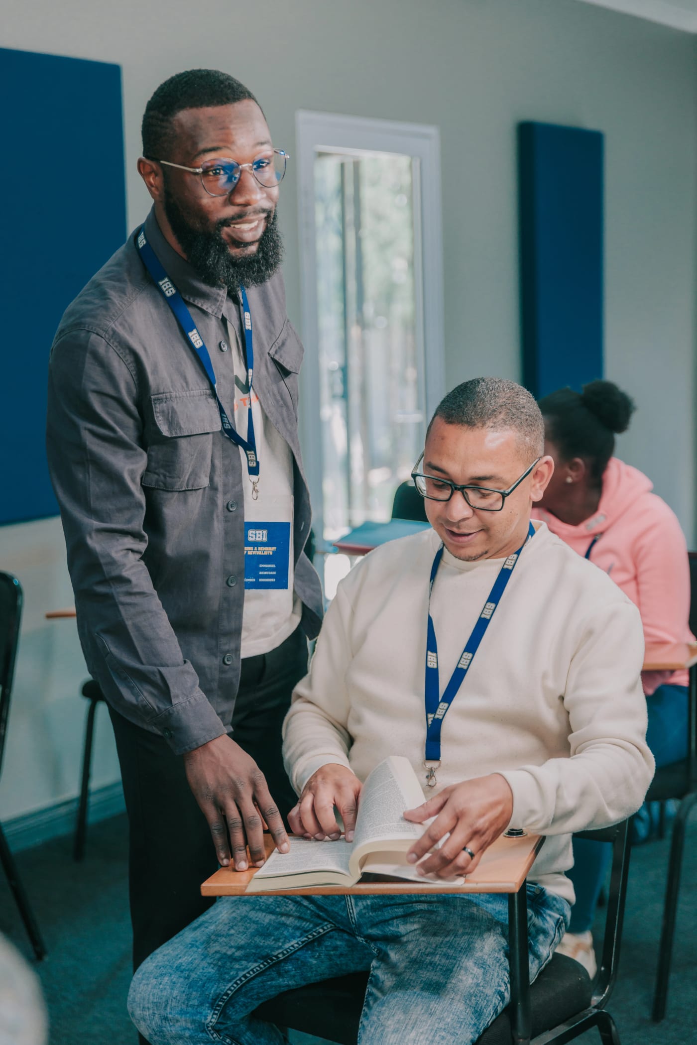 SBI 2025 graduates worshipping together during the ceremony