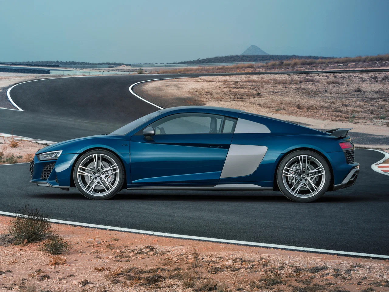 Rent a R8 in Athens | BillionRent.com