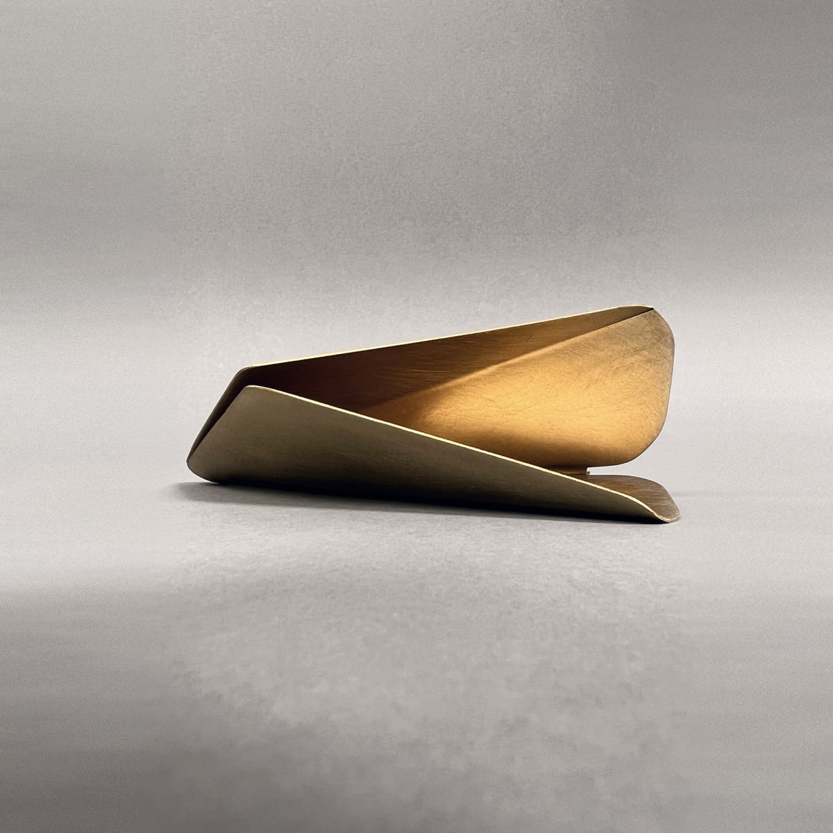 Mussel I. Brass. 5.5cm x 6.5cm x 4.5 cm approx.