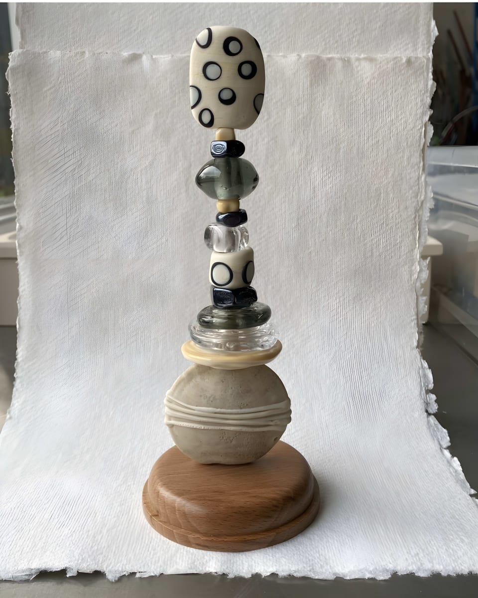 Pearl-hen and Beetle totem by Clare Gaylard - Glass