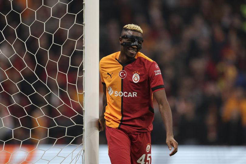 Victor Osimhen bereaksi setelah gagal memaksimalkan peluang di laga Galatasaray vs Dinamo Kiev di ajang Liga Europa 2024-2025. Info Main Bola Arsenal dan MU Dapat Sinyal Positif dari Osimhen