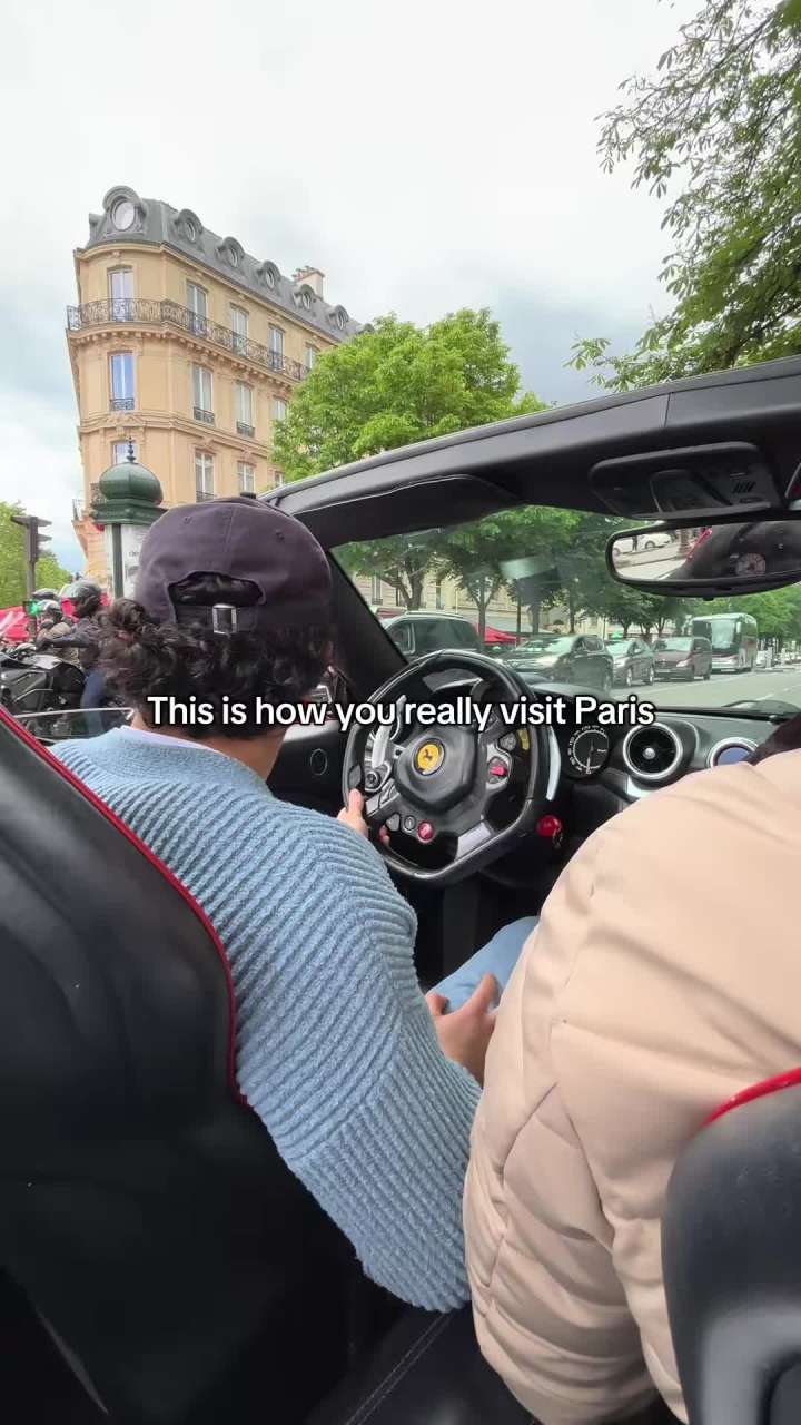 Lamborghini Spyder experience in Paris streets - Evasio
