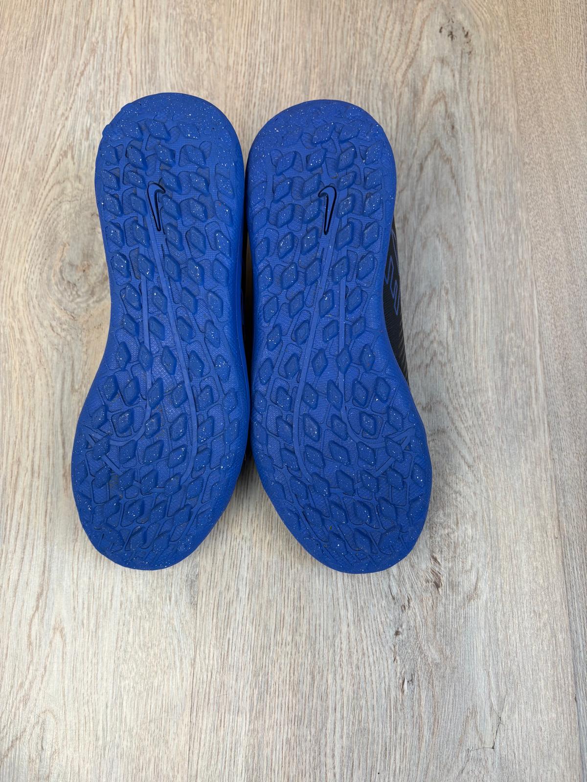 Kids Shoes – Made for Play. Size 35