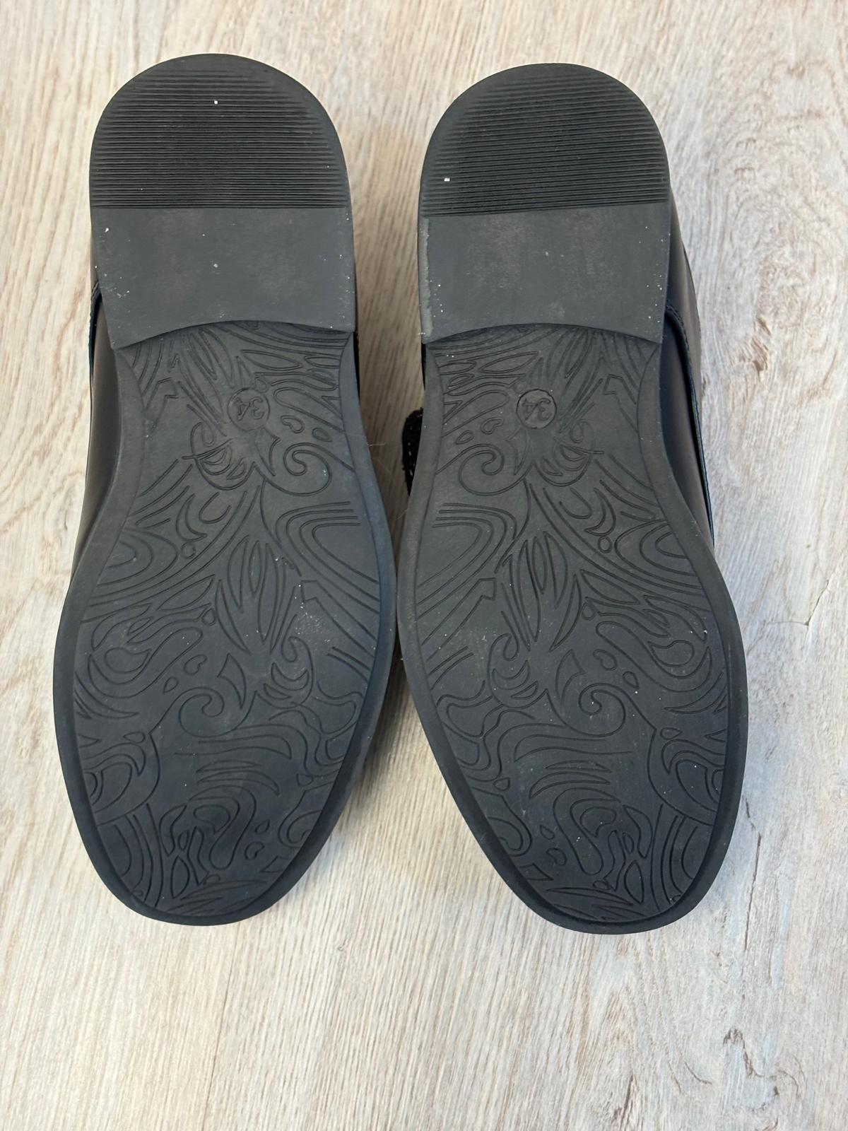 Classic Kids Shoes for Special Days. Size 34