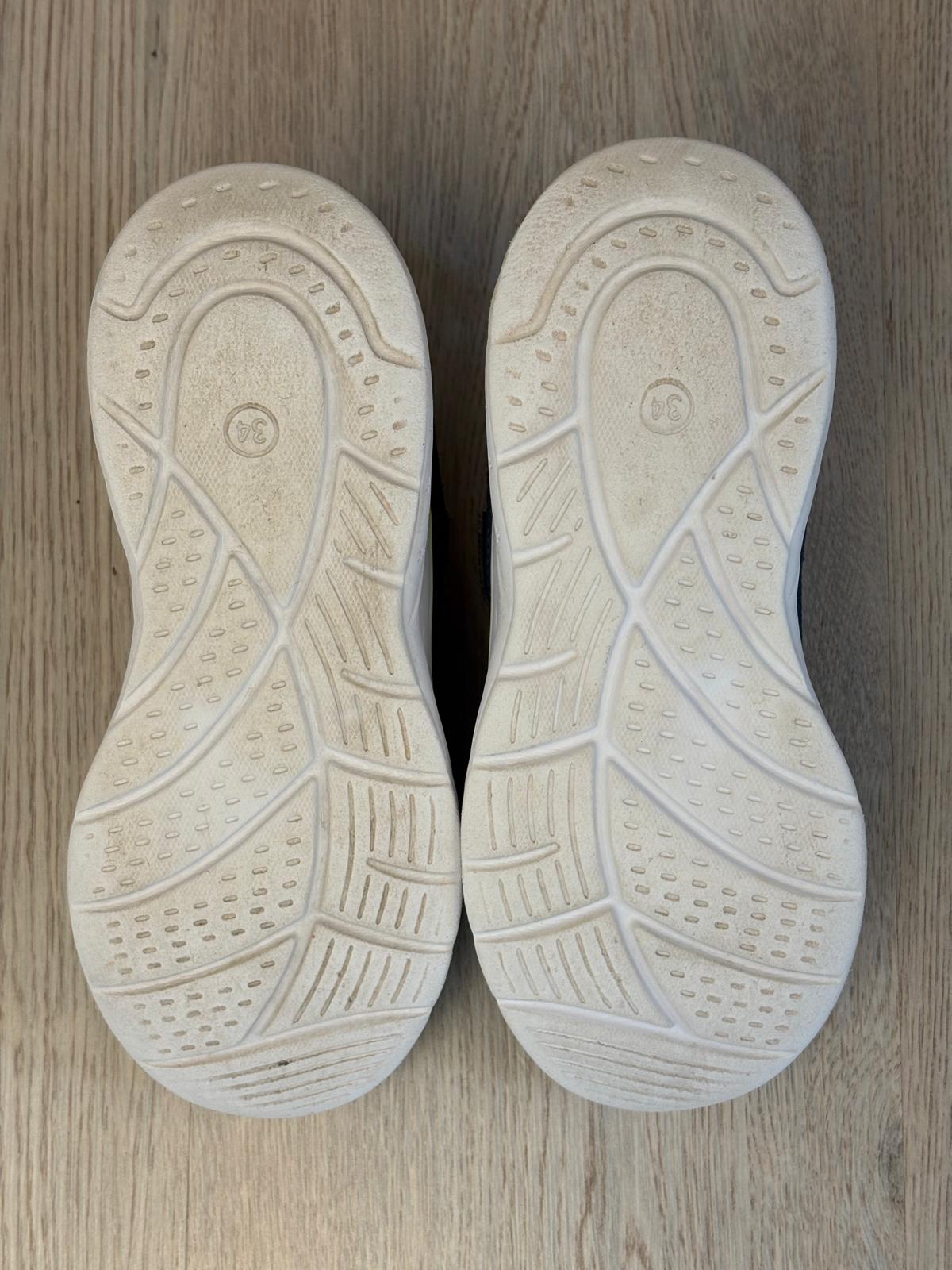 Active Kids Sport Shoes. Size 34