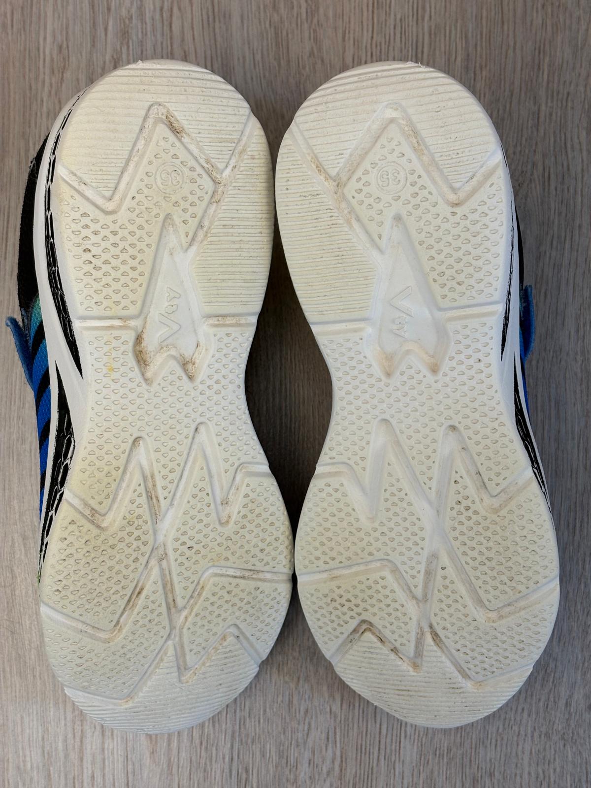 Strong shoes to keep little feet happy all day. Size 35