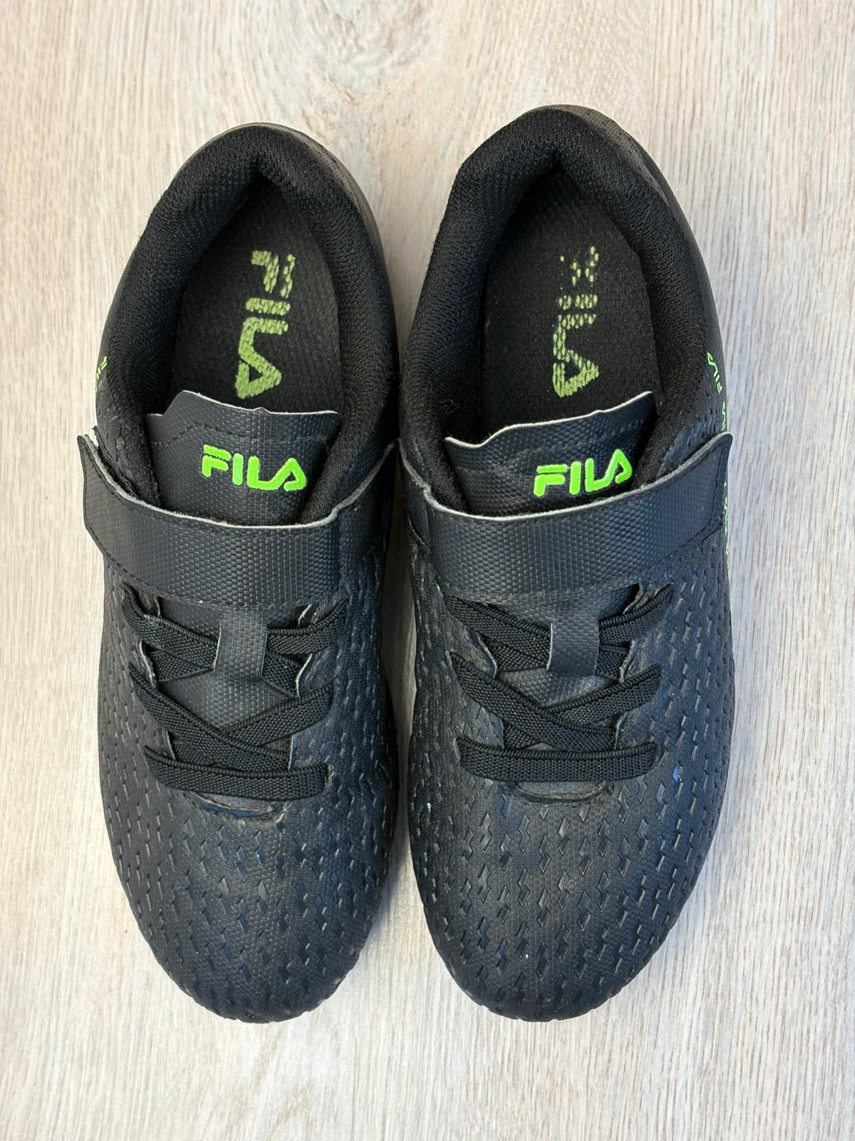 Kids Football Shoes – Ready to Play. Size 33