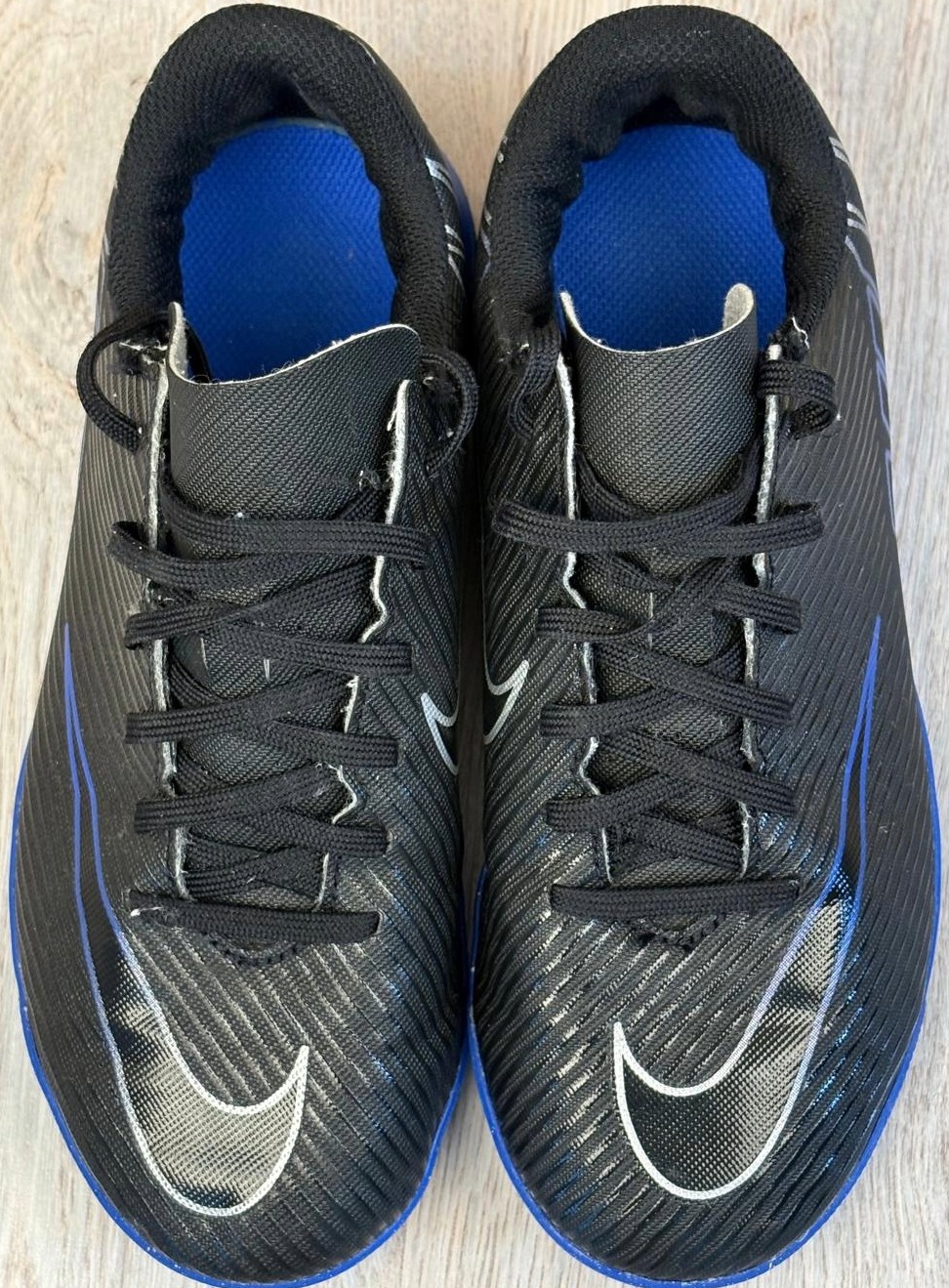 Kids Shoes – Made for Play. Size 35