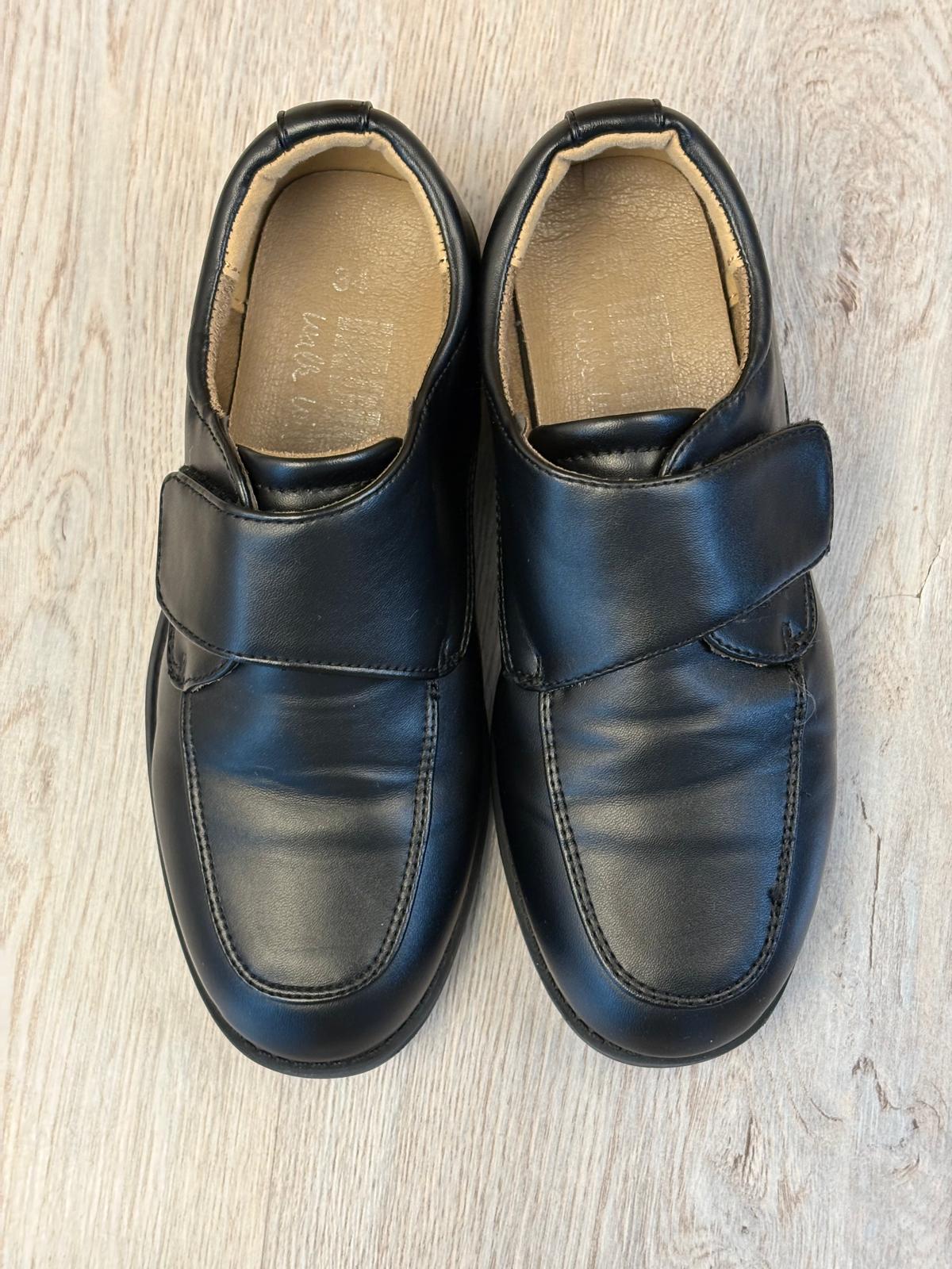 Classic Kids Shoes for Special Days. Size 34