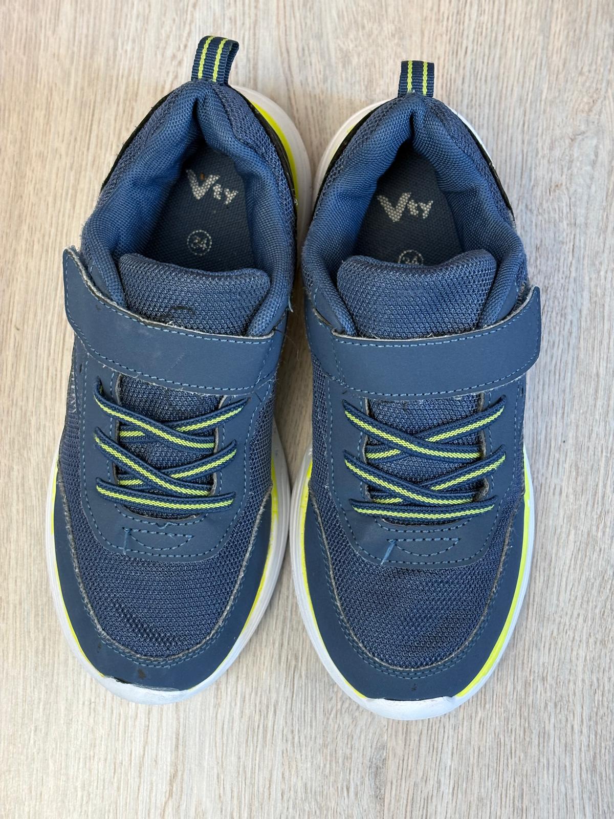 Active Kids Sport Shoes. Size 34