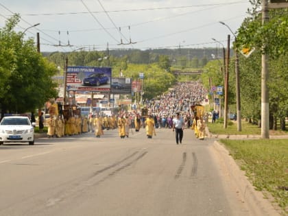 Крестный ход ушел из Кирова