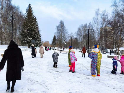 Известно, сколько денег потратит Кирово-Чепецк на установку новогодней ели и горки в 