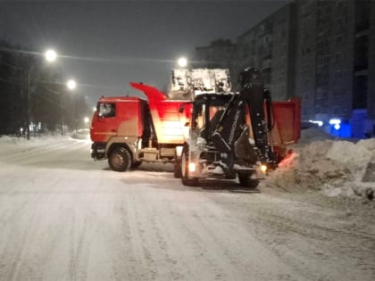 В Кирове сегодня ночью очистят от снега ещё 25 участков улиц