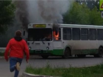 Кировчанин вызволил пассажиров из горящего автобуса