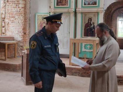 Сотрудники МЧС проверили места проведения служб во время Великорецкого крестного хода