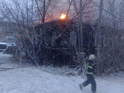 Пожар в жилом доме в Колхозном: один спасен, судьба второго человека неизвестна