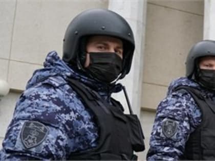 Кировские росгвардейцы задержали ночью в юго-западном микрорайоне невменяемого угонщика