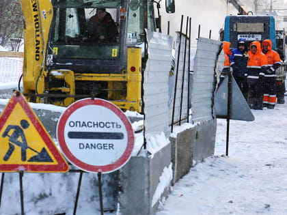 У дома №184 по Карла Маркса перекрыли движение транспорта