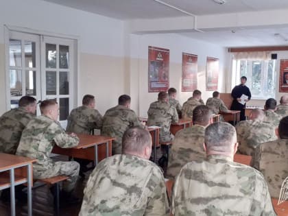 Диакон Свято-Троицкого храма села Кстинино поздравил росгвардейцев с Крещением