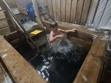 В крещенской купели – девятилетний юнармеец