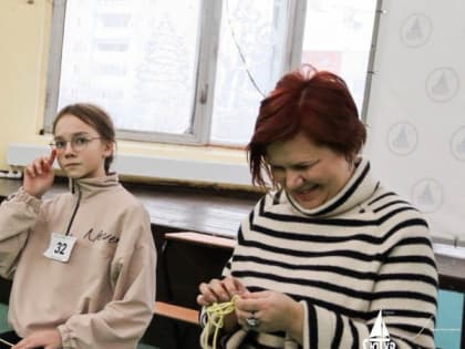 Глава Кирово-Чепецка посоревновалась в завязывании узлов