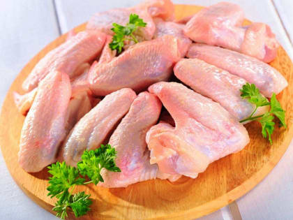 Кировская бизнесвумен научилась делать куриные крылья из воздуха