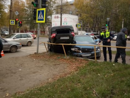 На перекрестке Попова и Некрасова произошло серьезное ДТП