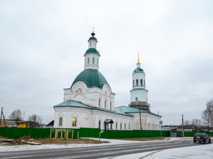 Божественная литургия в Троицкой церкви села Бахта